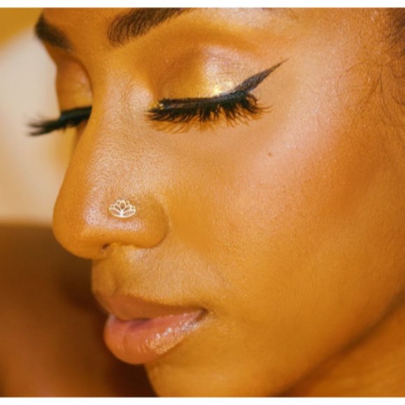 14kt Lotus Flower Nose Stud Symbol Of Purity, Enlightenment And Rebirth - Picture 1 of 3